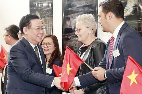Chủ tịch Quốc hội Vương Đình Huệ gặp Ban lãnh đạo trường Đại học Waikato, New Zealand