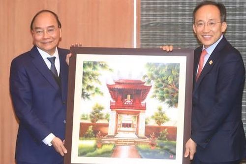 Chủ tịch nước Nguyễn Xuân Phúc hội kiến Phó Thủ tướng Hàn Quốc Choo Kyung-ho
