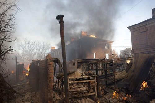 Tình hình Ukraine: Sân bay Nga bị không kích, Kiev có thể ngừng cắt điện khẩn cấp trên toàn quốc