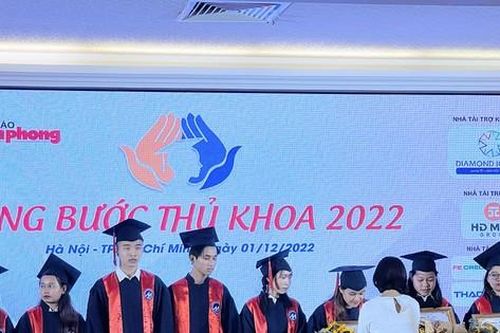 FE CREDIT đồng hành cùng chương trình 'Nâng bước thủ khoa'
