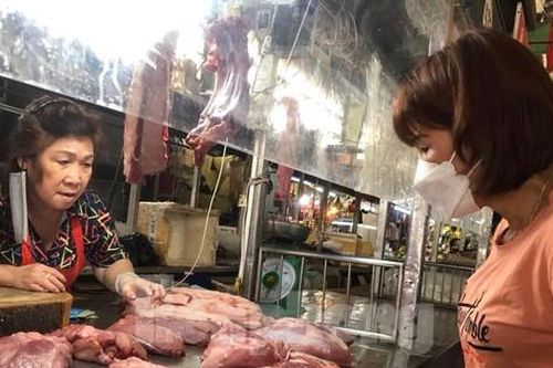 Mua bán ế ẩm nhất trong 30 năm, giá thịt heo, gà đang 'tuột dốc'