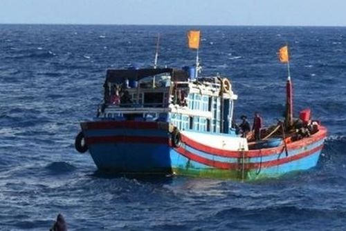 Một ngư dân Quảng Ngãi bị đột quỵ, rơi xuống biển tử vong