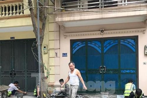 Hà Nội yêu cầu kiểm tra, khắc phục vỉa hè lát đá bị hư hỏng