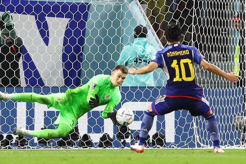 Cầu thủ Nhật Bản bị chỉ trích kỹ thuật sút penalty tệ