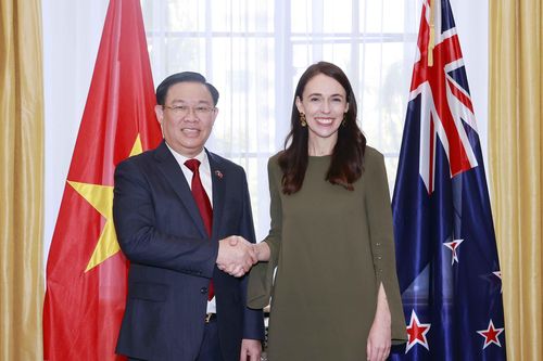 Chủ tịch Quốc hội hội kiến Thủ tướng New Zealand