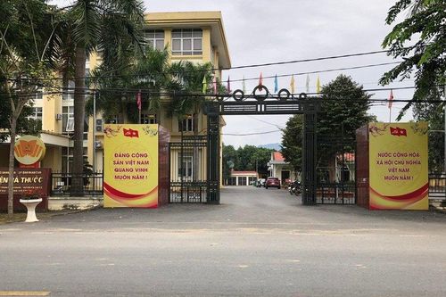 Có 'vợ lẽ' và 2 con riêng, trưởng phòng TN&MT bị kỷ luật cảnh cáo