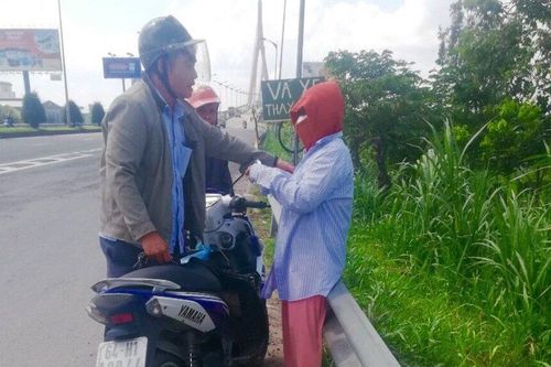 Ngăn chặn người phụ nữ mắc bệnh nan y nhảy cầu Cần Thơ tự vẫn