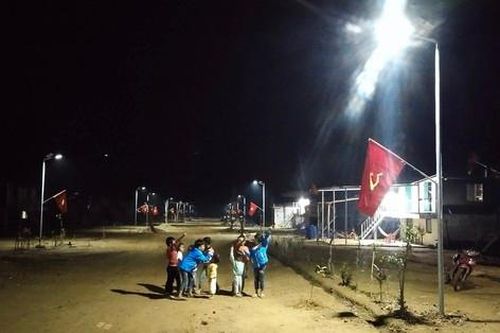 Đưa ánh điện đến với người nghèo vùng biên