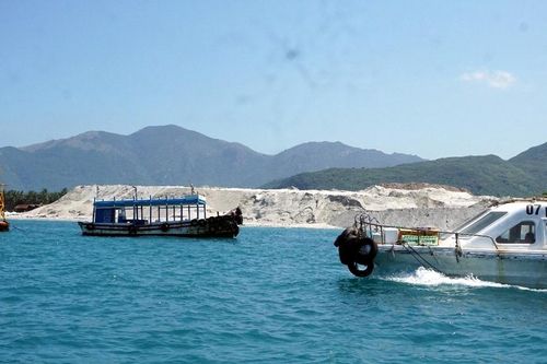Cát biển được khai thác thay thế cát sông ở một số địa phương