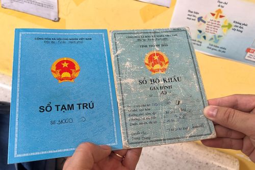 Vì sao trước ngày 'khai tử' Sổ hộ khẩu, người dân cần làm ngay căn cước công dân gắn chíp?