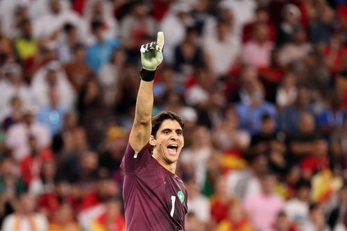 Thủ môn Morocco đi vào lịch sử World Cup