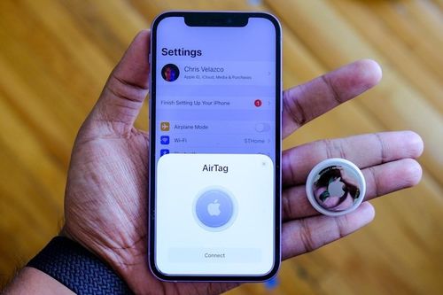 Dùng AirTag để theo dõi bạn gái cũ