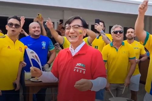 Đại sứ Hàn ăn mừng cùng cổ động viên Brazil dù đội nhà thua 1-4