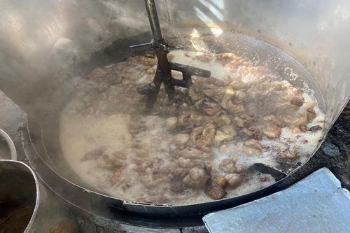 Bên trong cơ sở chế biến mỡ lợn không đảm bảo an toàn vệ sinh