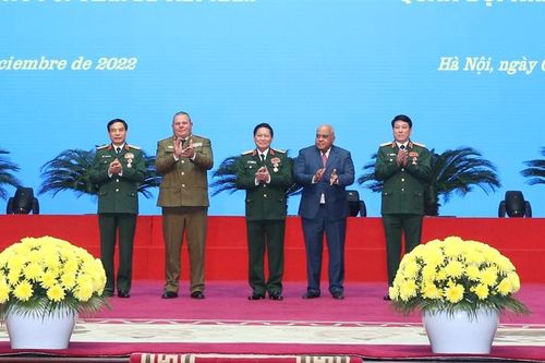 Trao Huân chương của Cộng hòa Cuba tặng các cán bộ Quân đội nhân dân Việt Nam