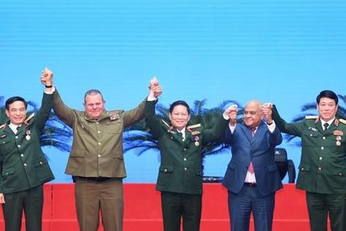 Cộng hòa Cuba trao Huân chương Playa Girón tặng ba Đại tướng Việt Nam
