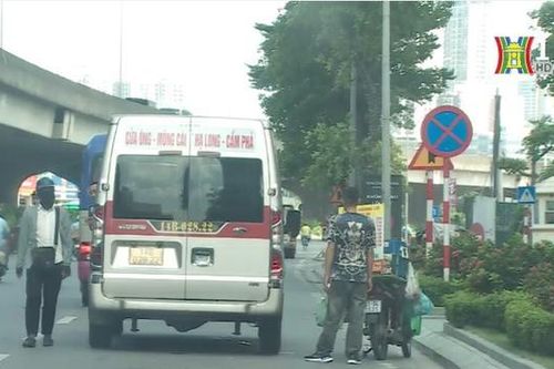 Cuối năm 'xe dù, bến cóc' lại nóng