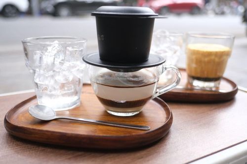 Uống tới say để tìm công thức cà phê muối mang về Hà Nội