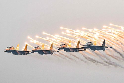 Tăng T90S, Su30 MK2 cùng loạt khí tài hiện đại ở triển lãm quốc phòng