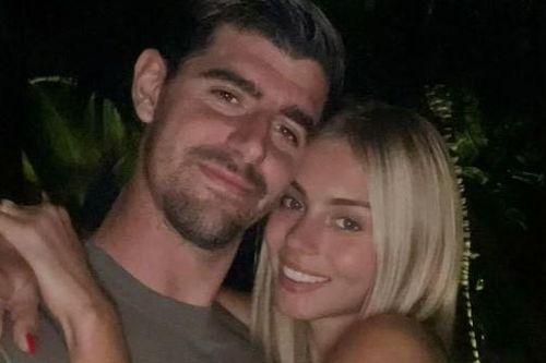 Đội tuyển Bỉ: Thủ môn Thibaut Courtois đi nghỉ cùng bạn gái sau khi chia tay World Cup 2022