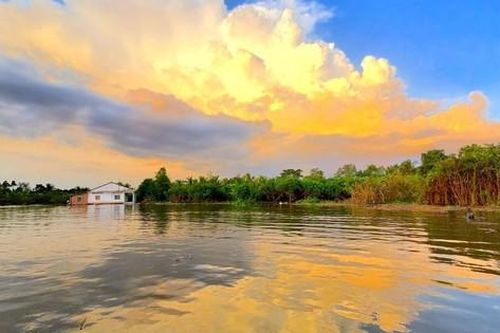 12 nhà dân rơi xuống sông: Vĩnh Long công bố tình trạng khẩn cấp