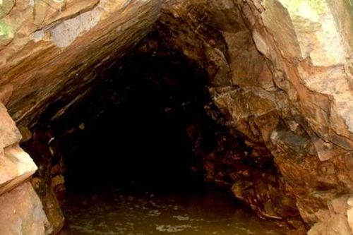 Cận cảnh bãi vàng trái phép trên ngọn đồi ở Gia Lai