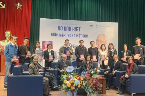 Ra mắt sách 'Võ Văn Kiệt trăm năm trong một chữ Dân'
