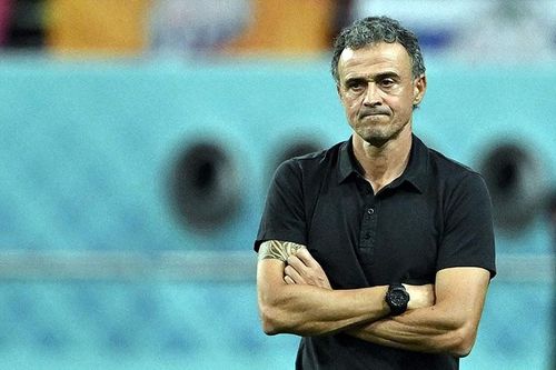 Luis Enrique bất ngờ từ chức huấn luyện viên trưởng