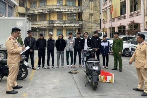 Bắt giữ 14 thanh niên chạy xe tốc độ cao, đuổi đánh nhóm người trong đêm