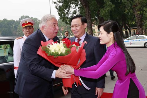 Chủ tịch Quốc hội Vương Đình Huệ hội đàm với Chủ tịch Thượng viện Pháp