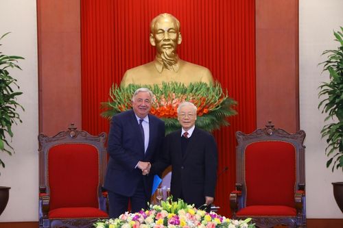Tổng Bí thư tiếp Chủ tịch Thượng viện Cộng hòa Pháp Gérard Larche
