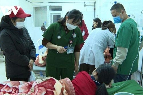 40 học sinh ở Mộc Châu bị ngộ độc thực phẩm sau ăn tối
