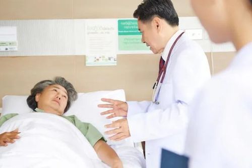 Tôi về nhà ngoại ở cữ được 1 tuần thì mẹ phải nhập viện cấp cứu