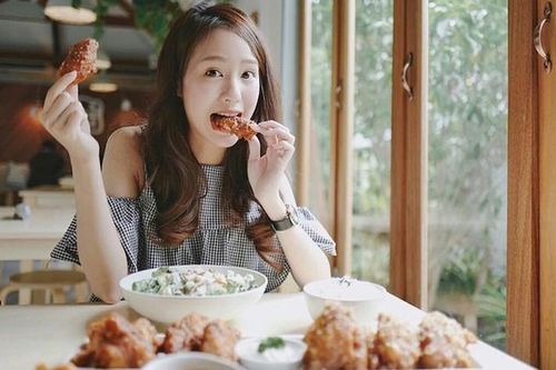 4 thói quen ăn uống gây hại sức khỏe người trẻ hay mắc