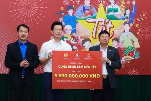 5,6 tỷ đồng trao quà Tết cho người lao động khó khăn