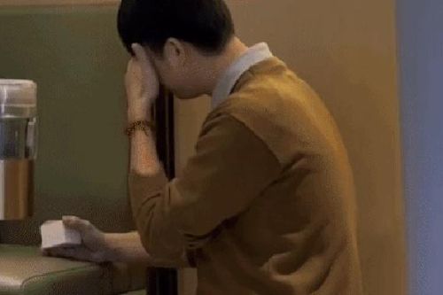 Chàng trai khóc như mưa khi cầu hôn, nghe tâm sự còn xúc động hơn