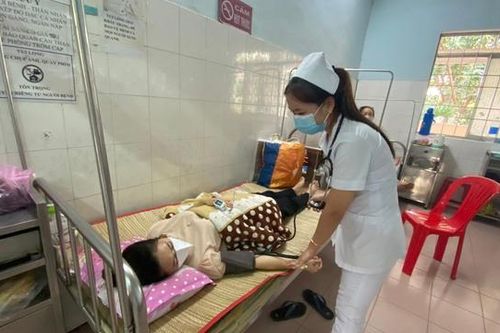 Người nhà bệnh nhân lao vào hành hung 2 nhân viên y tế