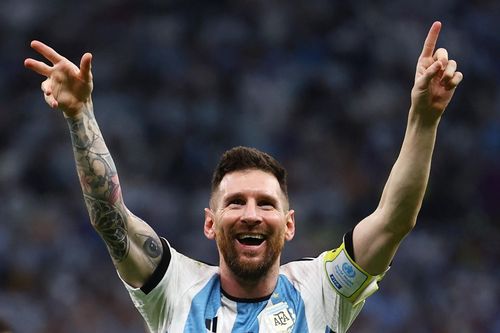 Messi tiếp tục sắm vai người hùng của Argentina