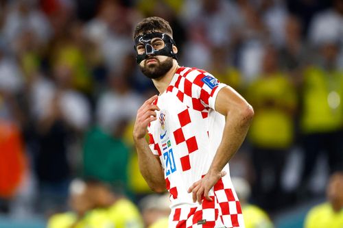 Cầu thủ đeo mặt nạ của đội Croatia