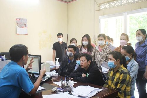 Giám đốc bặt vô âm tín giữa lúc công nhân mòn mỏi đợi lương