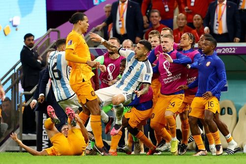 Sao Argentina suýt trả giá đắt vì chơi xấu cầu thủ Hà Lan