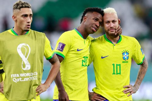 Nước mắt lăn dài trên má Neymar, Brazil chia tay World Cup