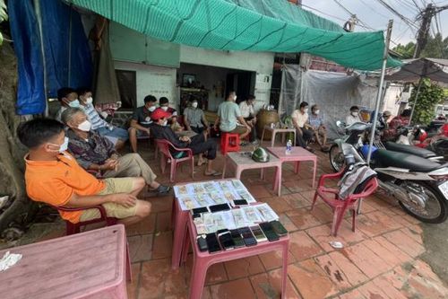 16 người tụ tập ở quán giải khát để tham gia cá độ qua mạng