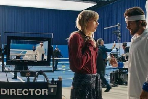 Taylor Swift lần đầu tiên ngồi ghế đạo diễn phim điện ảnh nhưng vì sao lại bị chỉ trích?