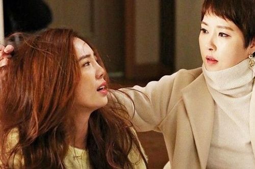 Vừa bán nhà trả nợ hộ chồng xong thì phát hiện anh ta ngoại tình