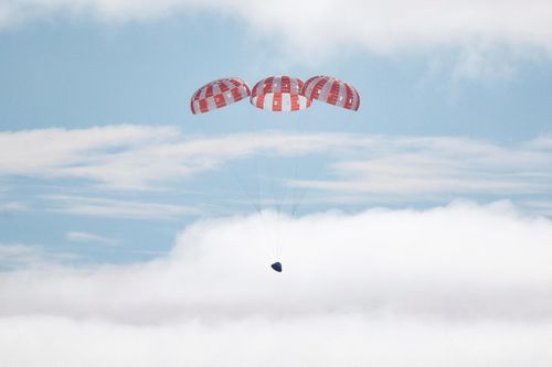 Tàu Orion thám hiểm Mặt Trăng đã trở về Trái Đất