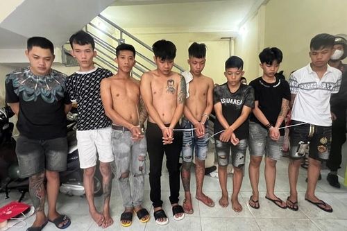 Vụ hàng chục cô gái bị ép bán dâm: Khởi tố 'Chị Hai' cùng 15 đồng phạm