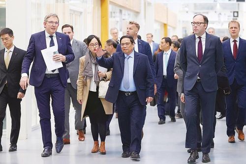 Thủ tướng Phạm Minh Chính thăm 'Thung lũng Silicon' của châu Âu