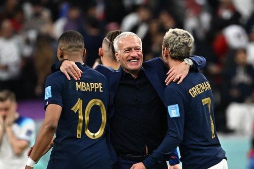 HLV Deschamps được gia hạn, Zidane vỡ mộng dẫn đội tuyển Pháp