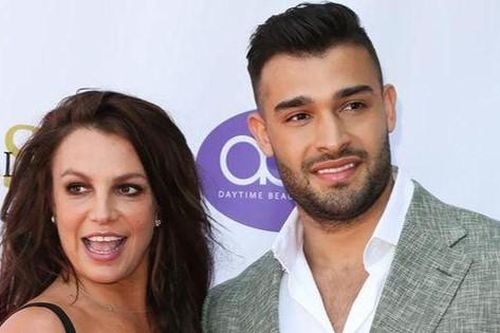 Bị đồn đoán hôn nhân lục đục vì đã lâu không đăng hình vợ, chồng Britney Spears lên tiếng